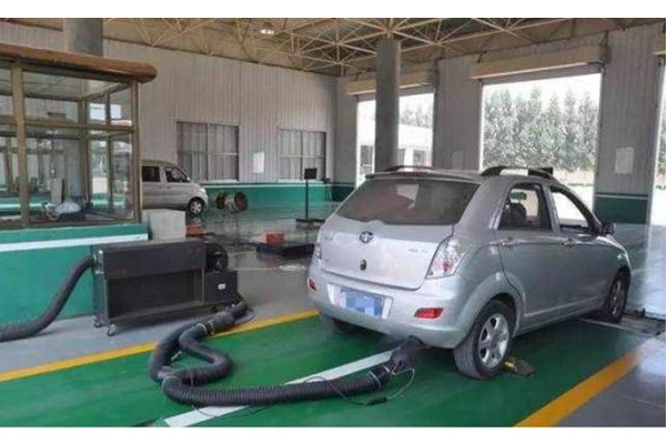 Anche stellt Chinas Gesetzgebung zur Emissionskontrolle von Fahrzeugen vor